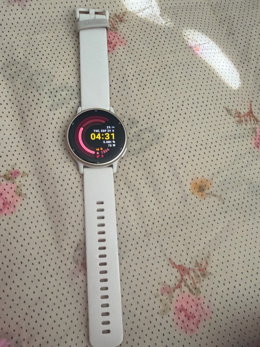 Garmin Vivoactive 5 White Smartwatch with Silicone Band - Fitness Tracker